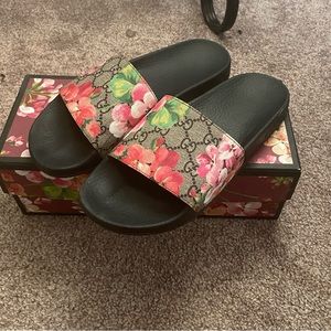Gucci blooms supreme floral slides